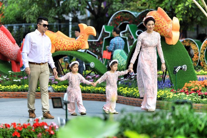Đường hoa Nguyễn Huệ mở cửa đón khách du xuân