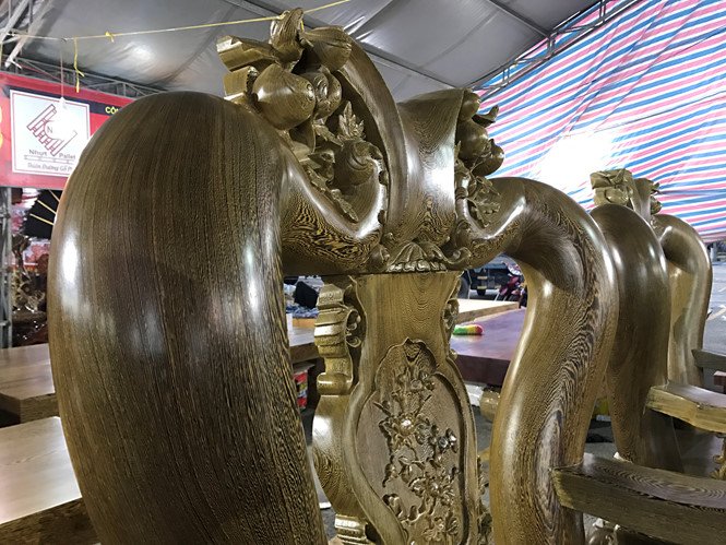 Những bộ phản tiền tỉ xuất hiện ở Hội hoa xuân Đà Nẵng