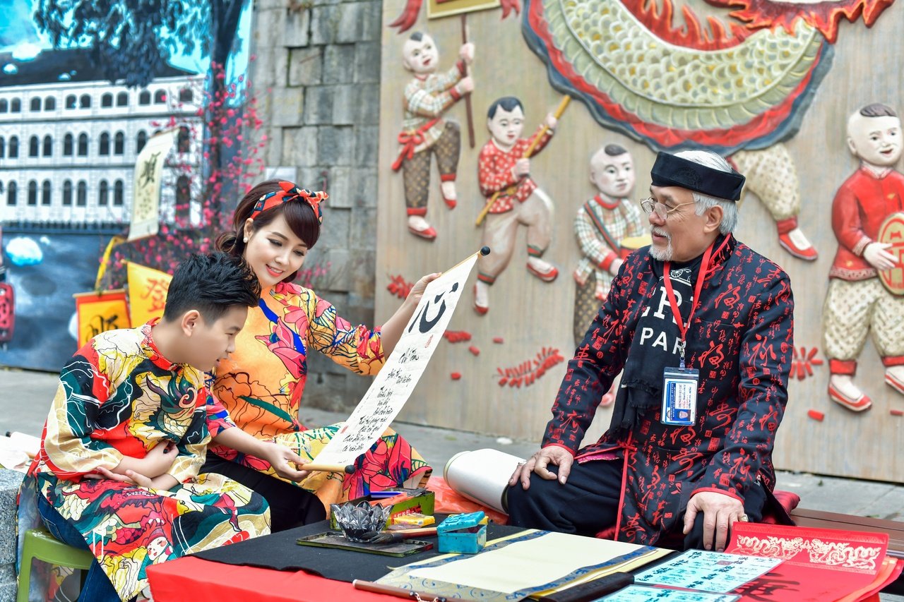 tro-chuyen-cung-sao-kham-pha-phong-tuc-don-tet-am-cung-cua-gia-dinh-nu-dien-vien-mai-thu-huyen