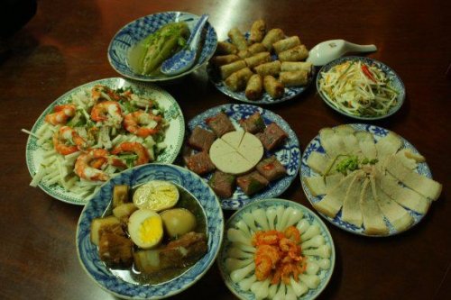 Khám phá những điều thú vị trong mâm cơm cúng tất niên 3 miền dịp Tết Nguyên đán
