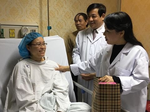 dem-giao-thua-bo-truong-nguyen-thi-kim-tien-tham-nu-bac-si-bi-ung-thu