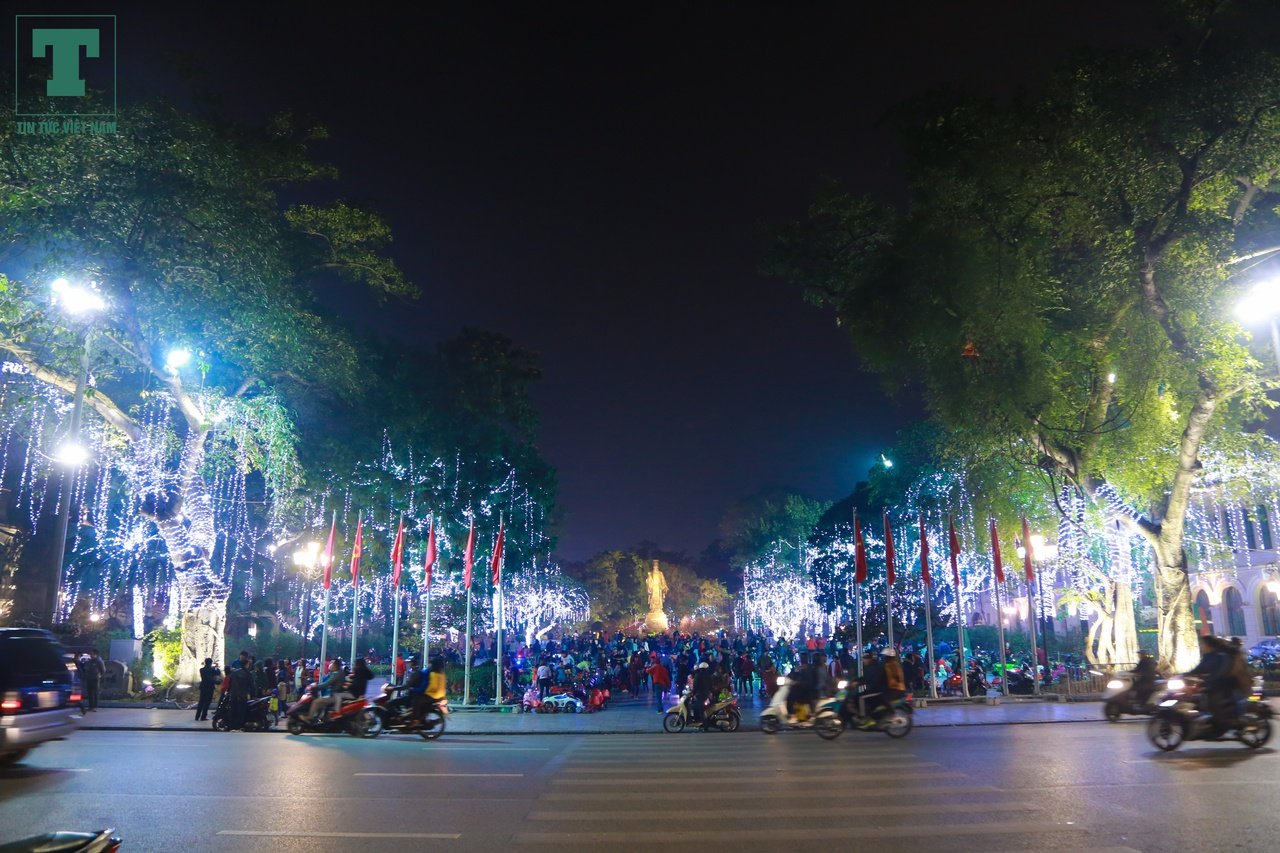 ha-noi-trang-tri-don-tet