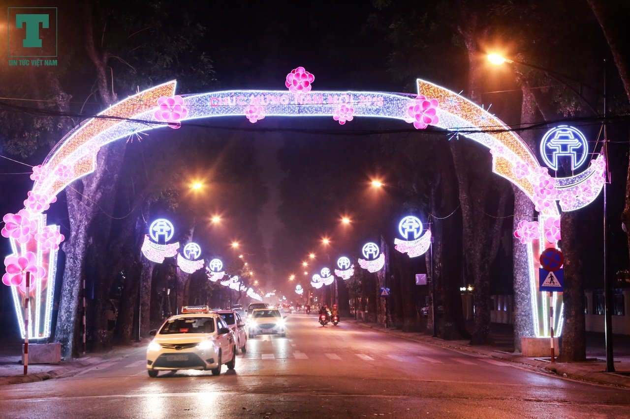 ha-noi-trang-tri-don-tet