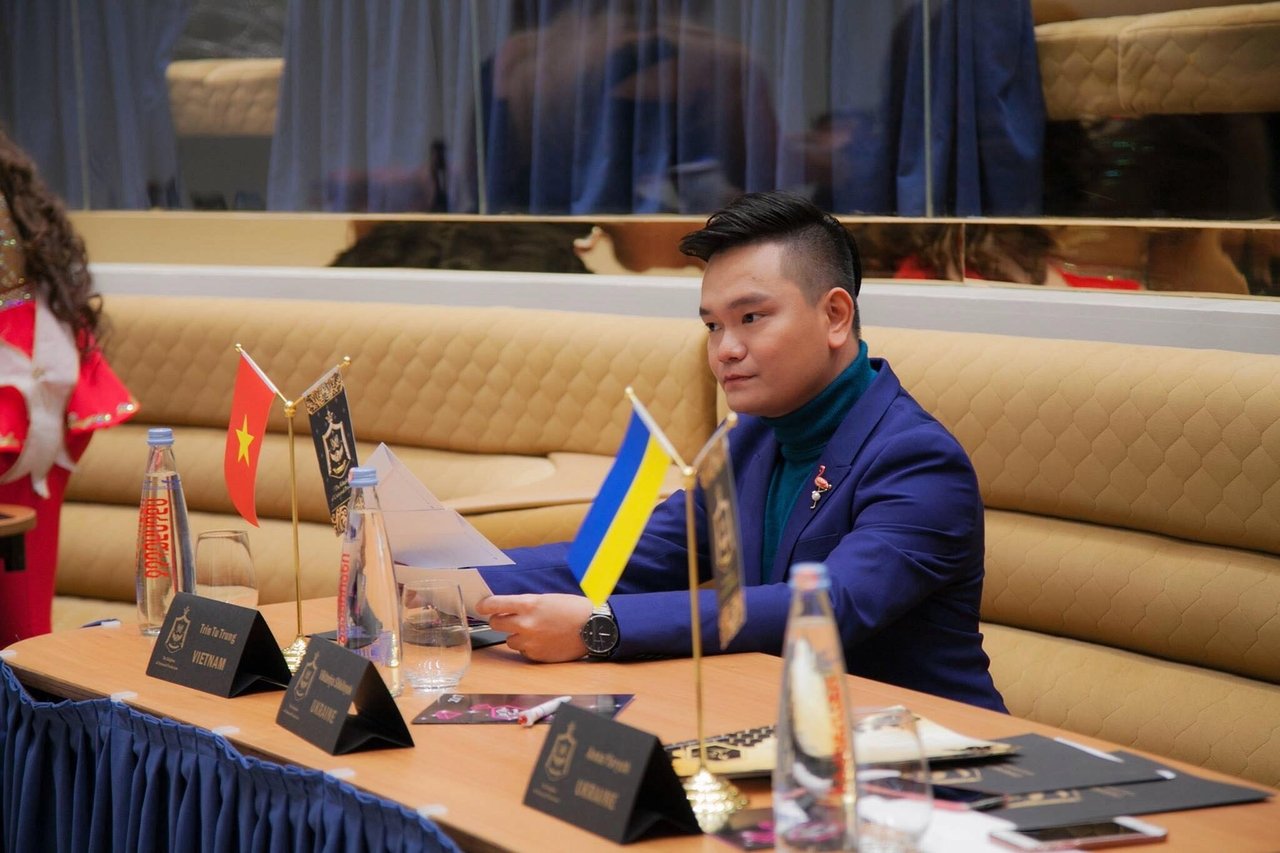 trinh-tu-trung-giam-doc-quoc-gia-miet-mai-dua-ve-dep-viet-vuon-ra-the-gioi