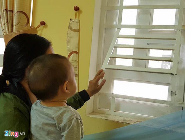 Chủ nhà đi ăn tất niên, trộm phá cửa 'dọn' tài sản