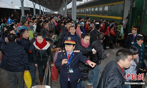 Vì sao hàng triệu người Trung Quốc không về quê ăn Tết?