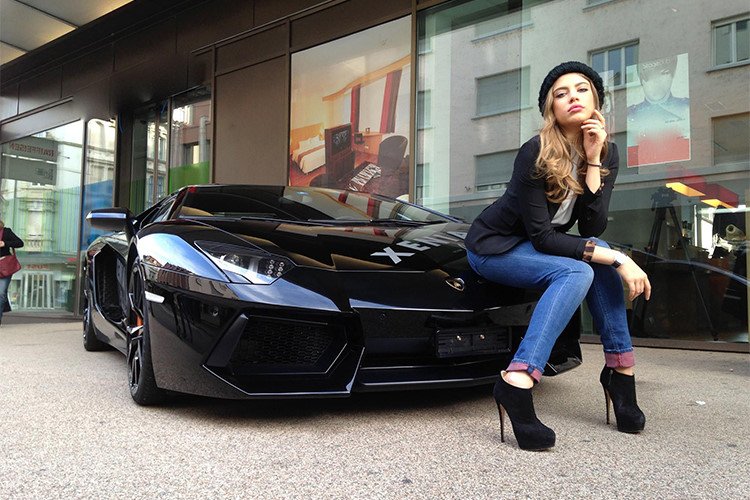 Bồ cũ gợi tình của Alonso thuần hóa siêu ngựa Ferrari 458