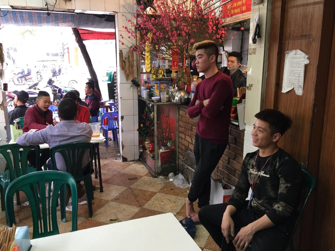 ha-noi-mung-1-tet-xuong-pho-bia-hoi-via-he