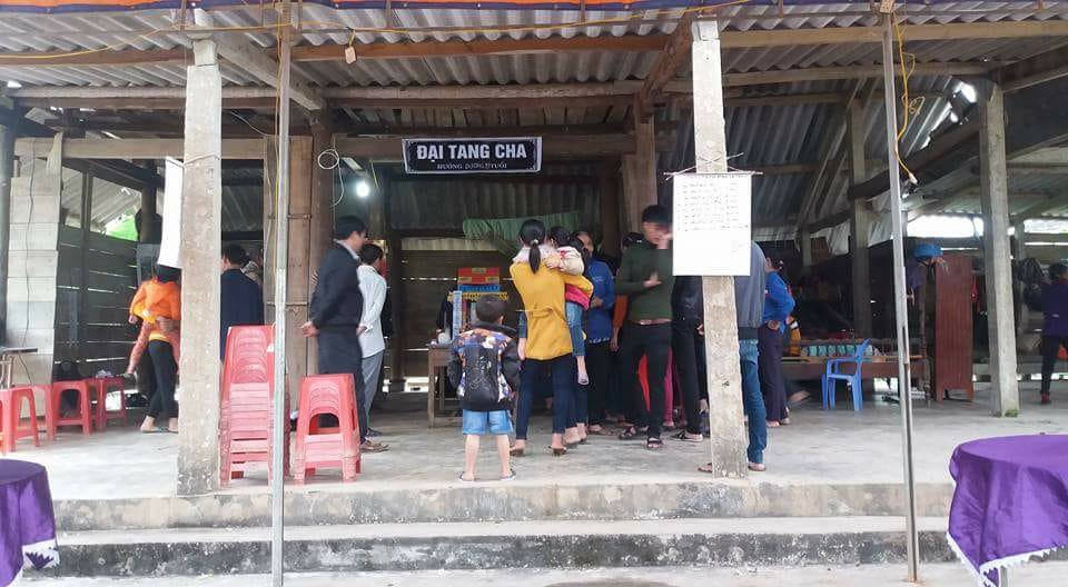 Côn đồ xông vào nhà đánh chết người đang ngồi chúc Tết
