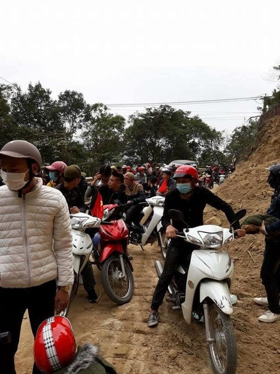 Tam Đảo 'thất thủ' ngày mồng 4 Tết, hàng ngàn du khách chôn chân trên đèo