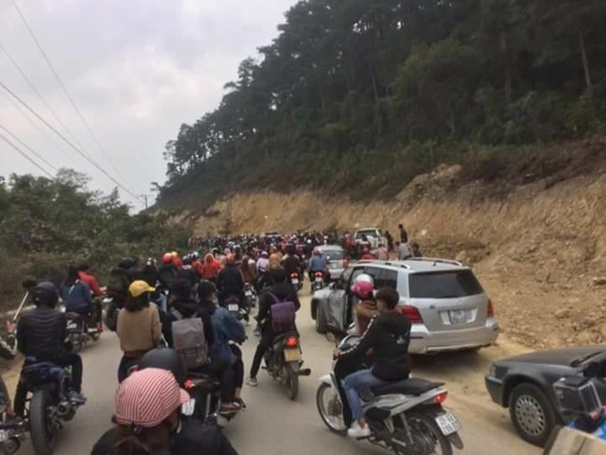 Tam Đảo 'thất thủ' ngày mồng 4 Tết, hàng ngàn du khách chôn chân trên đèo