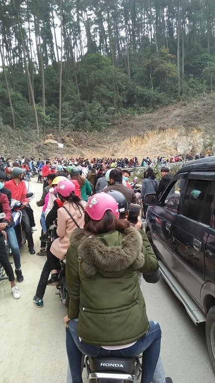 Tam Đảo 'thất thủ' ngày mồng 4 Tết, hàng ngàn du khách chôn chân trên đèo