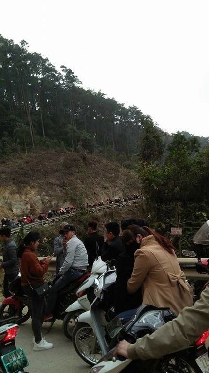 Tam Đảo 'thất thủ' ngày mồng 4 Tết, hàng ngàn du khách chôn chân trên đèo