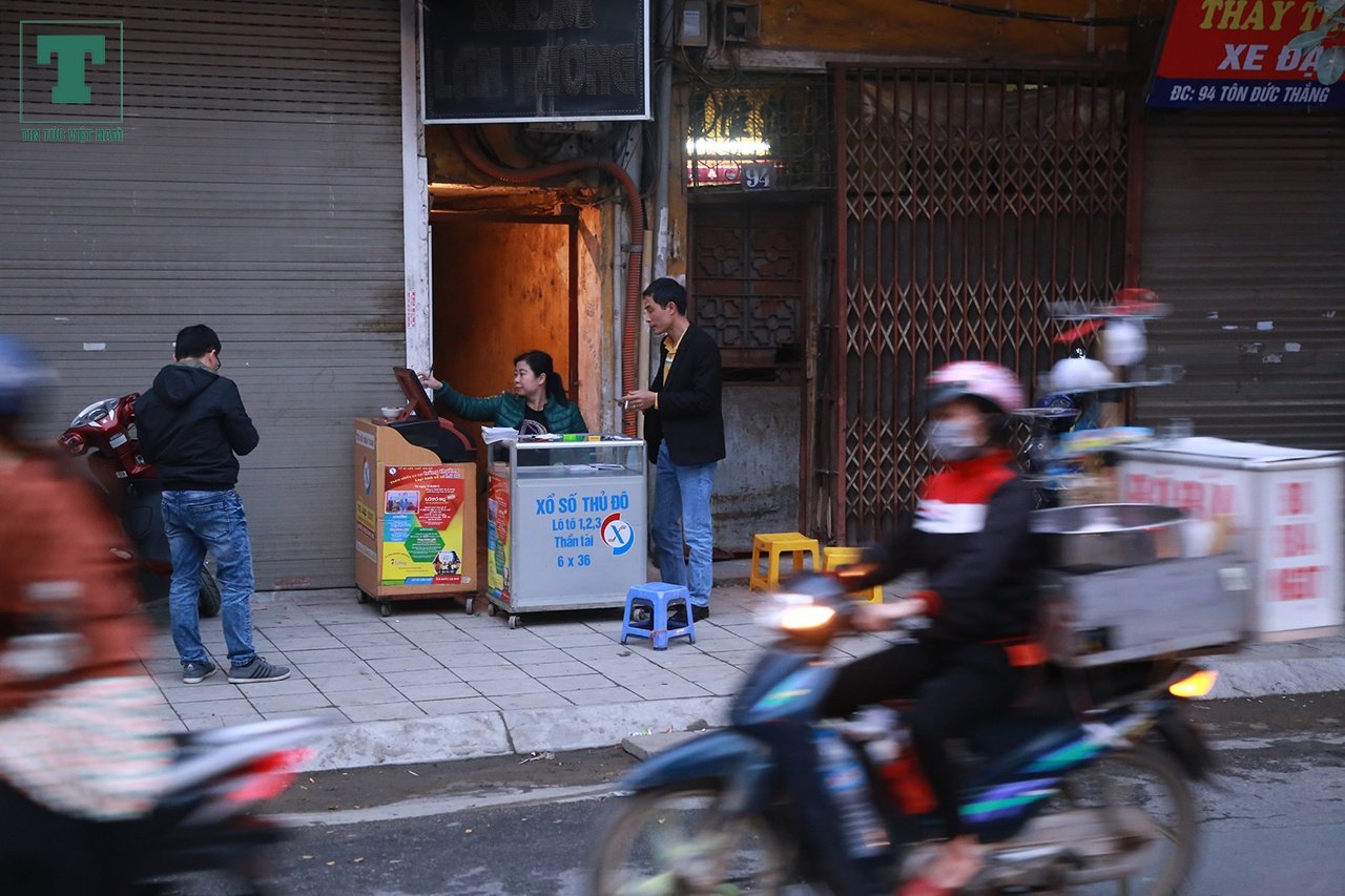 nguoi-dan-mua-xo-so-dau-nam-lay-may-nguoi-ban-kiem-gap-nhieu-lan-ngay-thuong