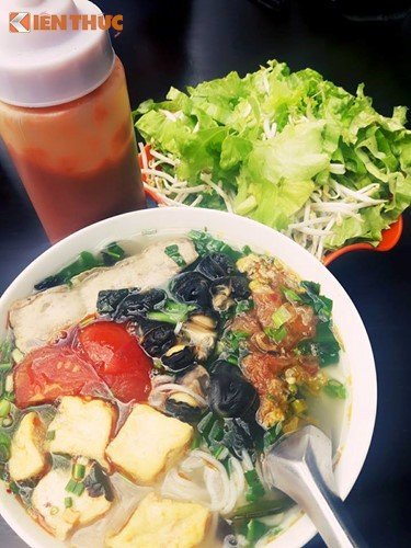 quan-an-ngay-tet-thuc-khach-keu-troi-vi-do-an-leo-teo-gia-lai-cao-chang-khac-gi-chat-chem