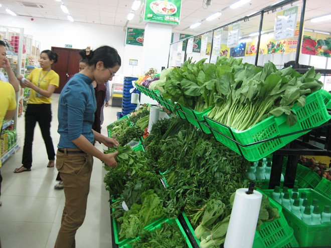 Chợ, siêu thị mở hàng đầu năm, khách vẫn đìu hiu
