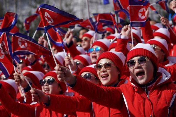 Cử đội cổ vũ hàng trăm người, Triều Tiên vẫn 
