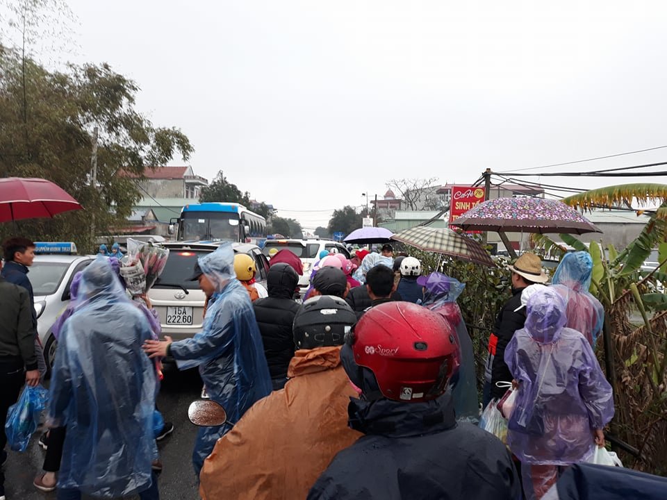 cho-vieng-nam-dinh-tac-duong-hang-km
