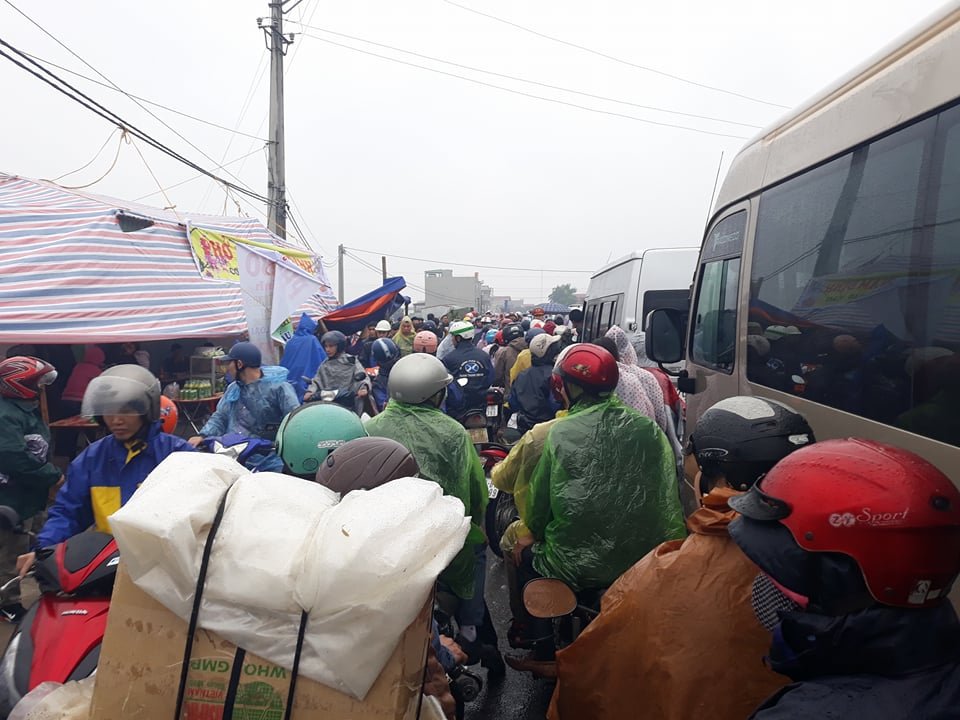 cho-vieng-nam-dinh-tac-duong-hang-km