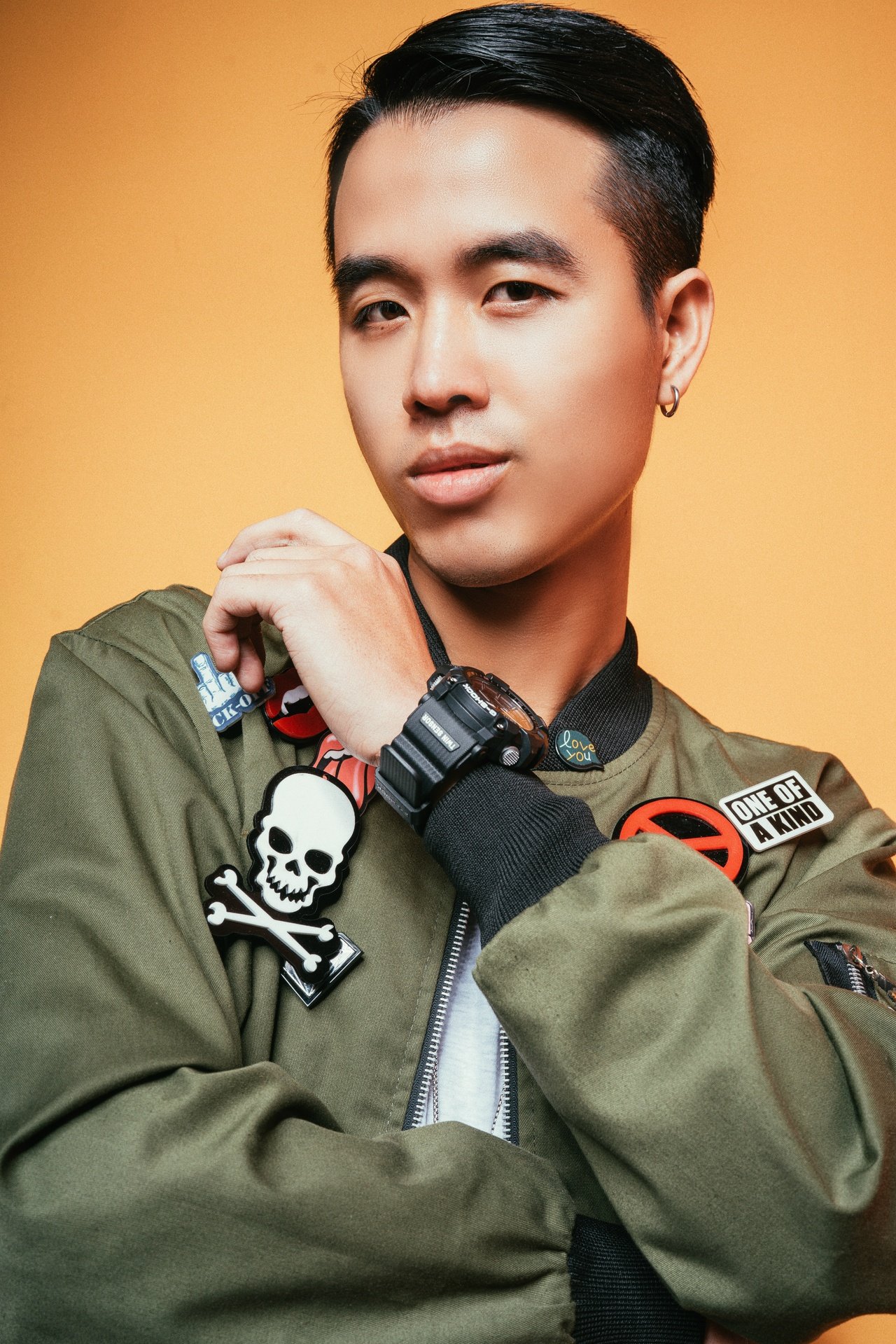 stylist-hoang-nhat-anh-chieu-khach-hang-khong-co-nghia-la-danh-mat-ban-sac
