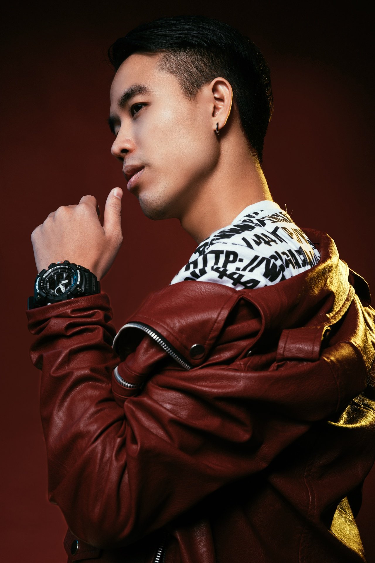 stylist-hoang-nhat-anh-chieu-khach-hang-khong-co-nghia-la-danh-mat-ban-sac