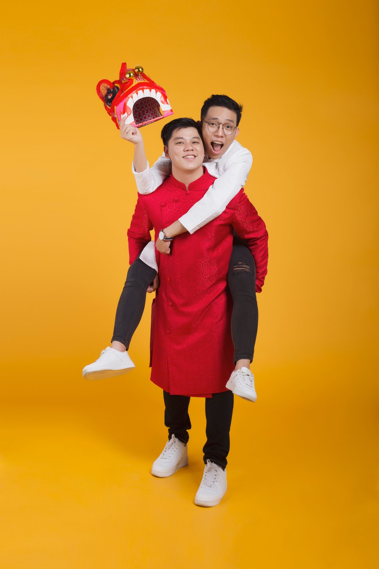tinh-yeu-ngot-hon-mia-lui-cua-hai-chang-trai-khien-cong-dong-lgbt-ghen-ti