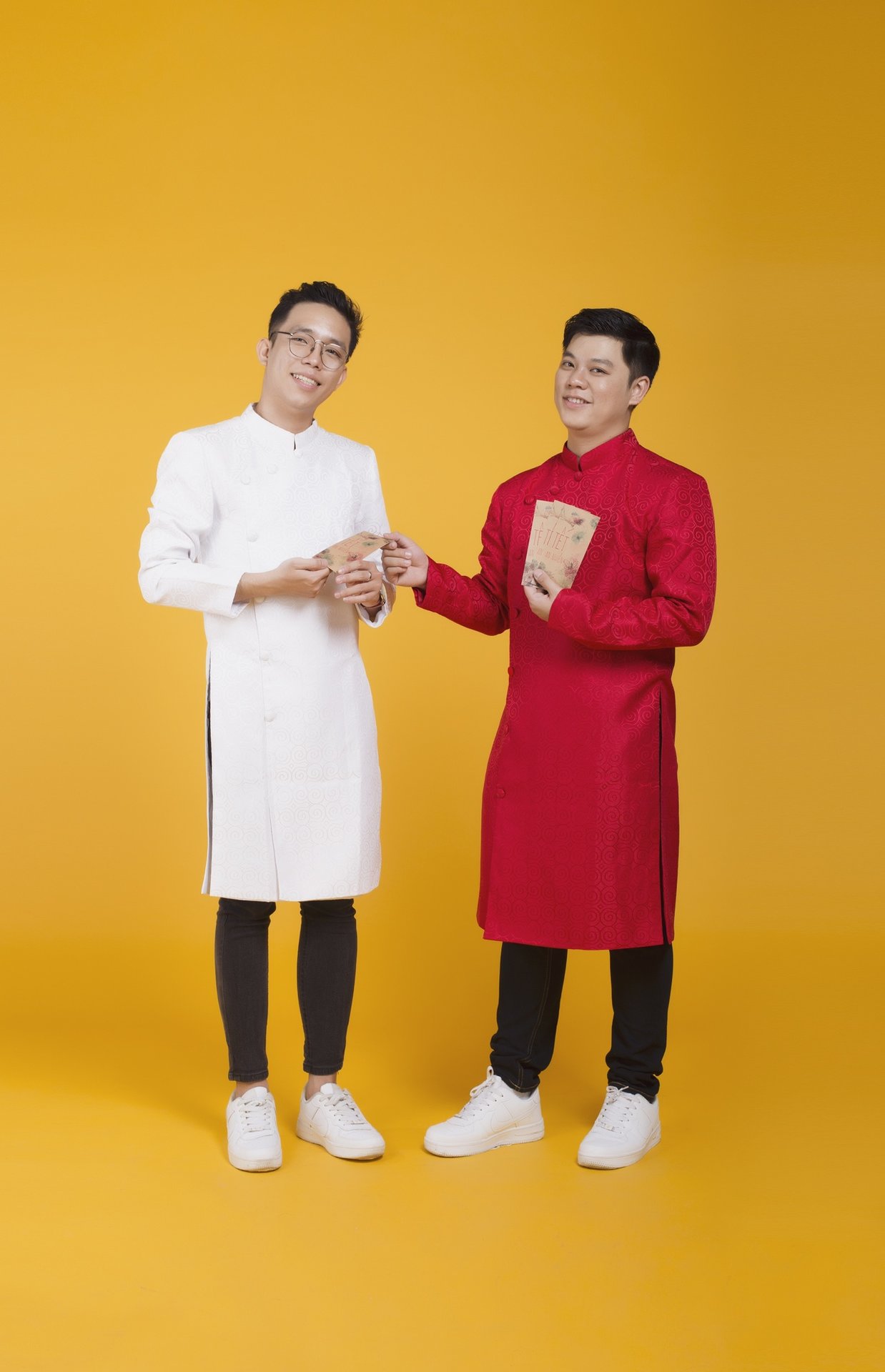 tinh-yeu-ngot-hon-mia-lui-cua-hai-chang-trai-khien-cong-dong-lgbt-ghen-ti