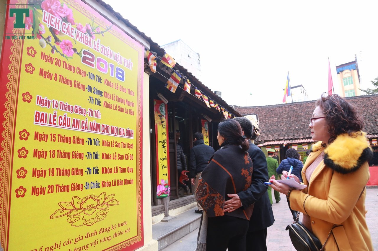hang-nghin-nguoi-ngoi-ra-duong-giai-han-sao-la-hau