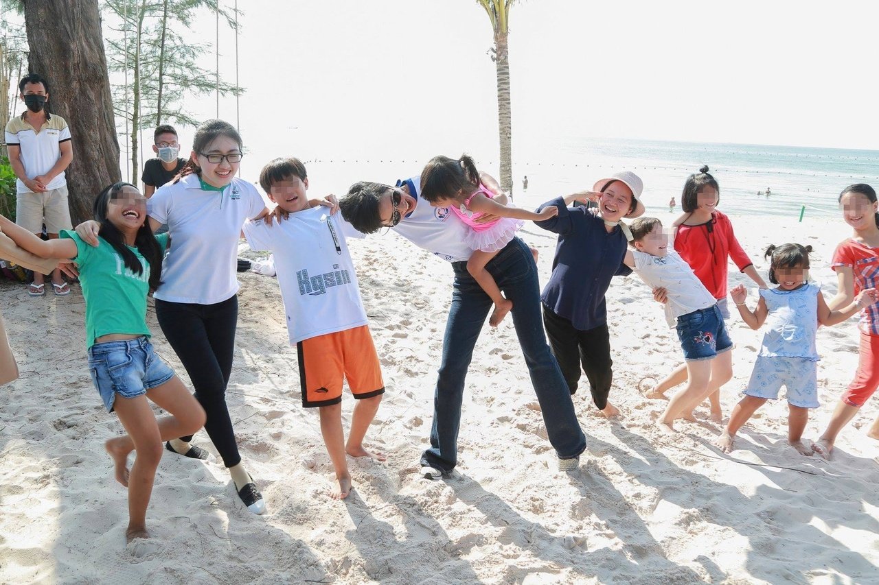hoa-hau-hhen-nie-hanh-trinh-ghi-dau-an-bang-nhung-cau-chuyen-dep