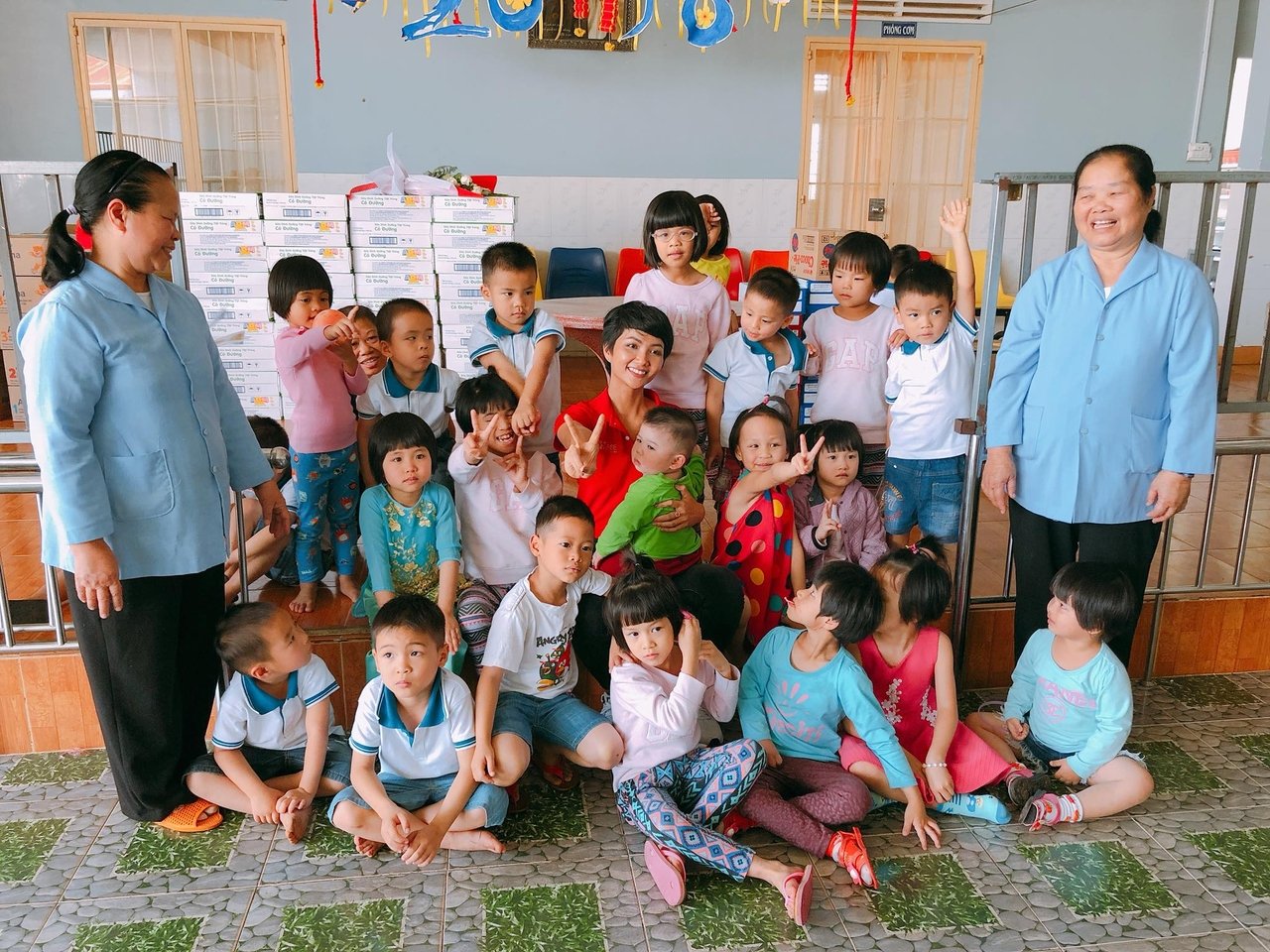hoa-hau-hhen-nie-hanh-trinh-ghi-dau-an-bang-nhung-cau-chuyen-dep