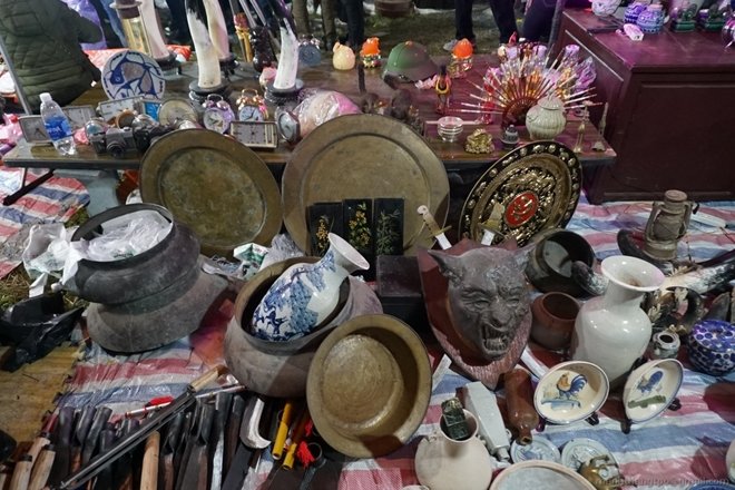 Lực lượng Công an đội mưa rét đảm bảo an ninh chợ Viềng