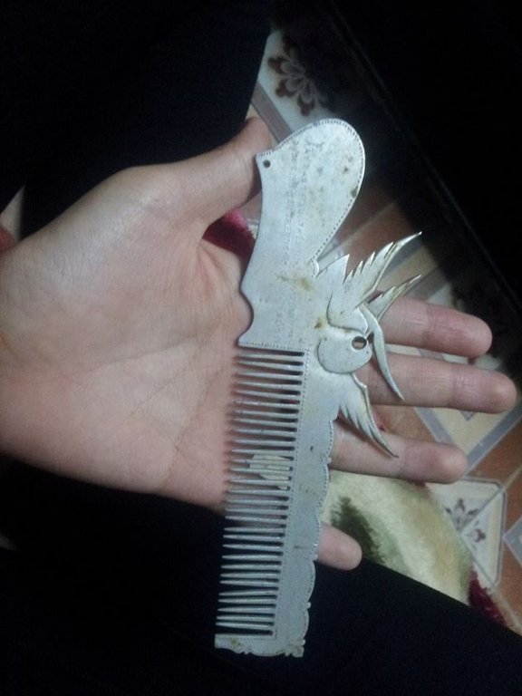 Dân mạng thi nhau khoe kỷ vật tình yêu của ông bà làm từ những mảnh bom thời chiến