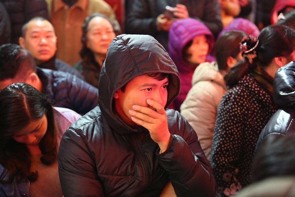 doi-mua-doi-ret-xep-hang-tu-4h-sang-mua-vang-ngay-via-than-tai