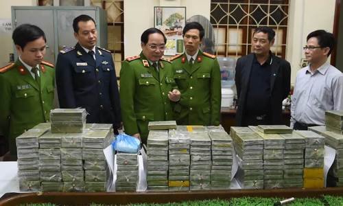 Cuộc truy đuổi hai kẻ vận chuyển 288 bánh heroin trong tiếng súng