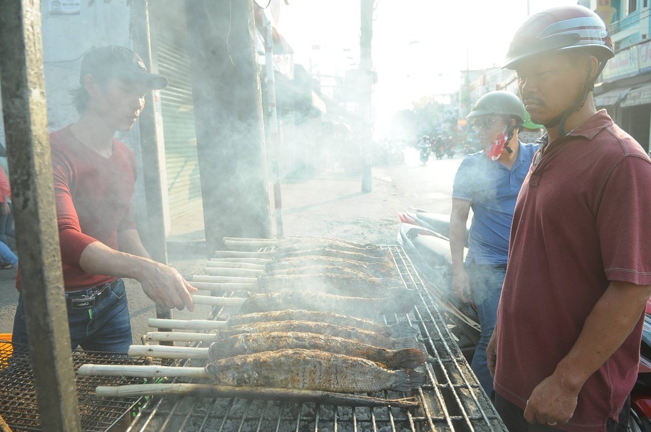 pho-ca-loc-nuong-nhon-nhip-ngay-via-than-tai