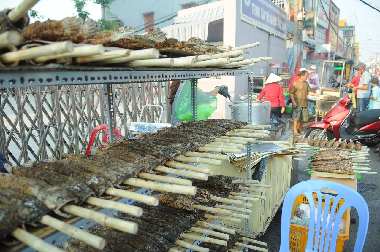 pho-ca-loc-nuong-nhon-nhip-ngay-via-than-tai
