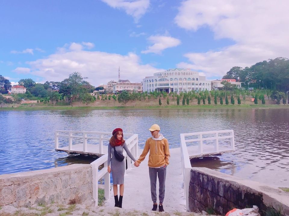 dau-nam-toi-du-xuan-da-lat-chup-bo-anh-di-hon-va-yeu-sieu-chat-nhu-cap-doi-nay