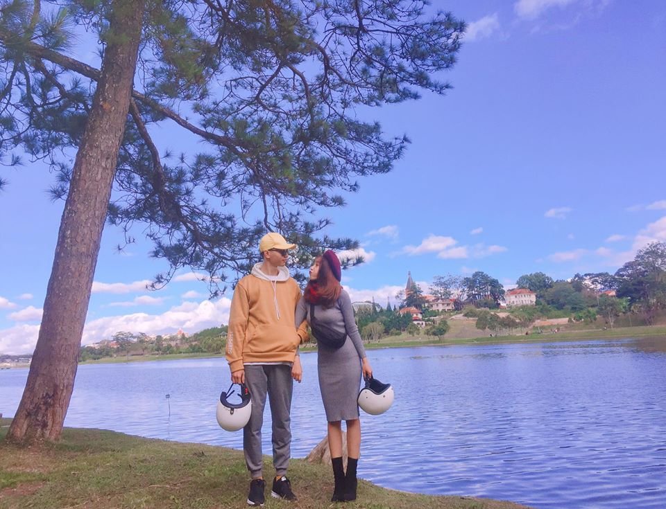 dau-nam-toi-du-xuan-da-lat-chup-bo-anh-di-hon-va-yeu-sieu-chat-nhu-cap-doi-nay