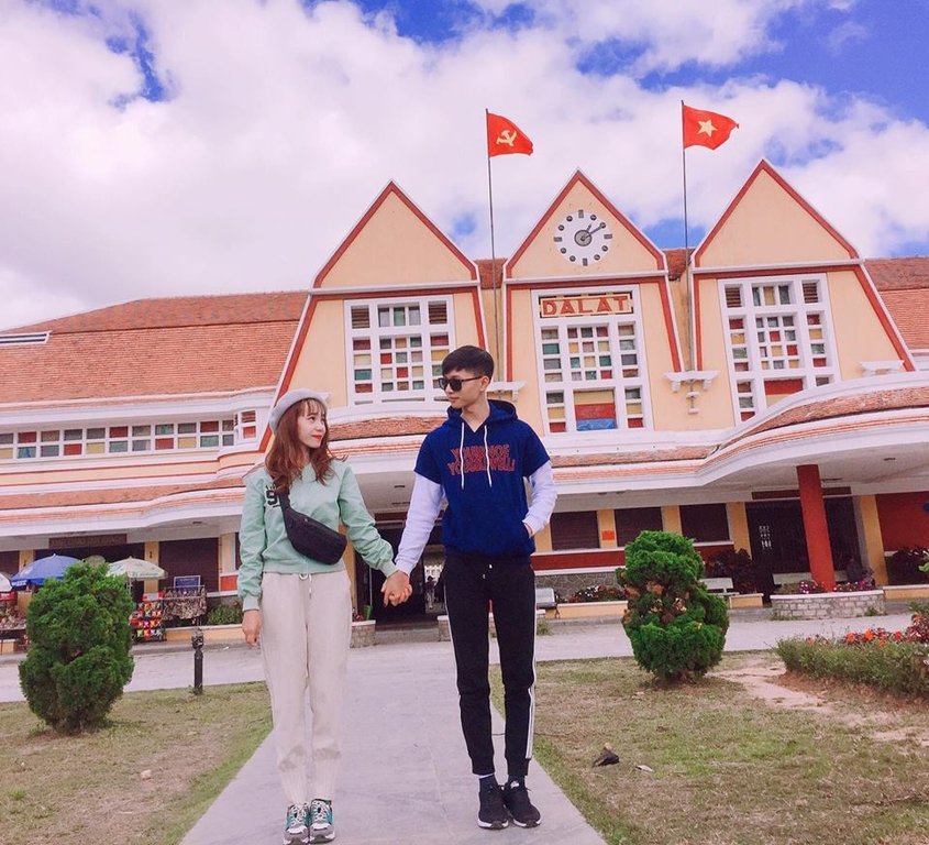 dau-nam-toi-du-xuan-da-lat-chup-bo-anh-di-hon-va-yeu-sieu-chat-nhu-cap-doi-nay