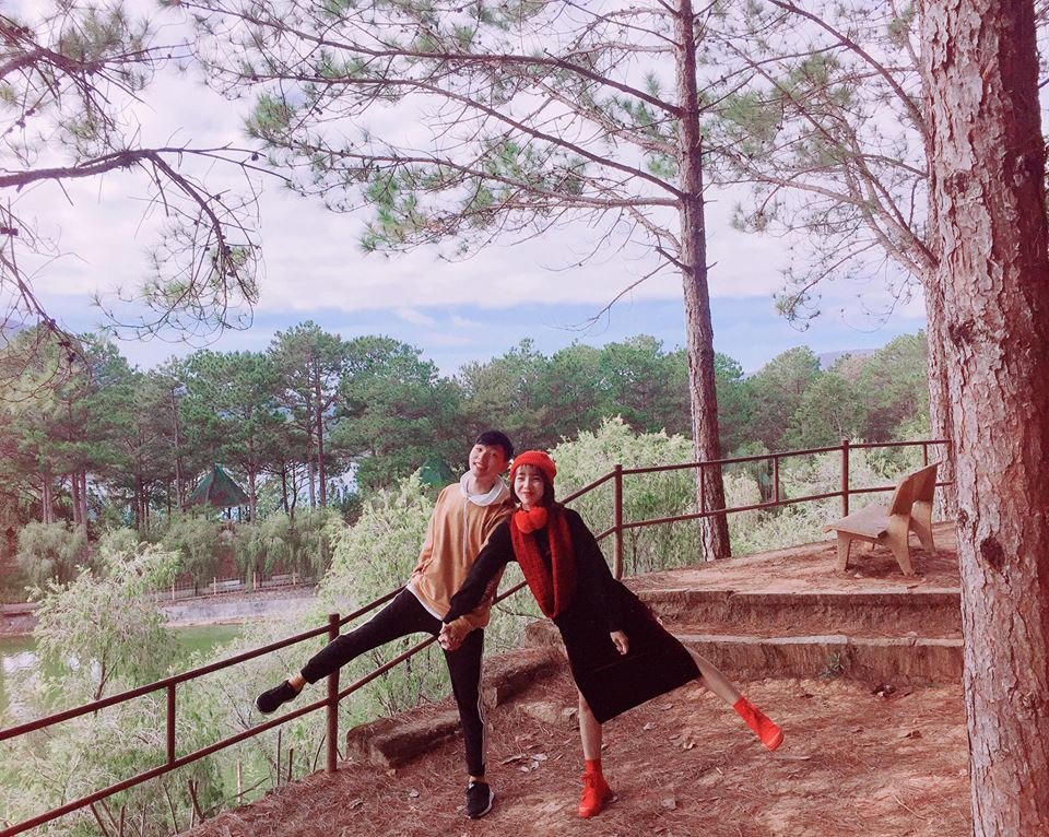dau-nam-toi-du-xuan-da-lat-chup-bo-anh-di-hon-va-yeu-sieu-chat-nhu-cap-doi-nay