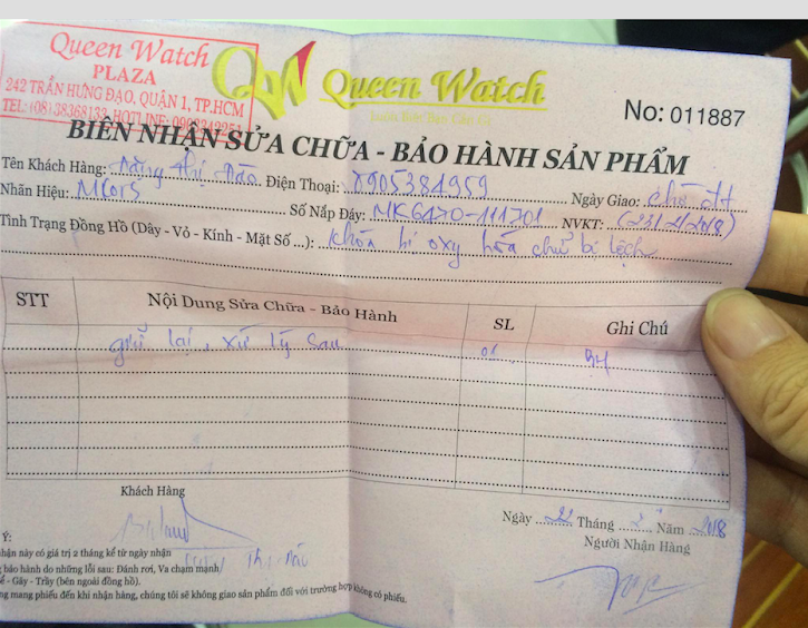 khach-hang-to-dong-ho-queen-whatch-dung-hai-lan-gap-su-co
