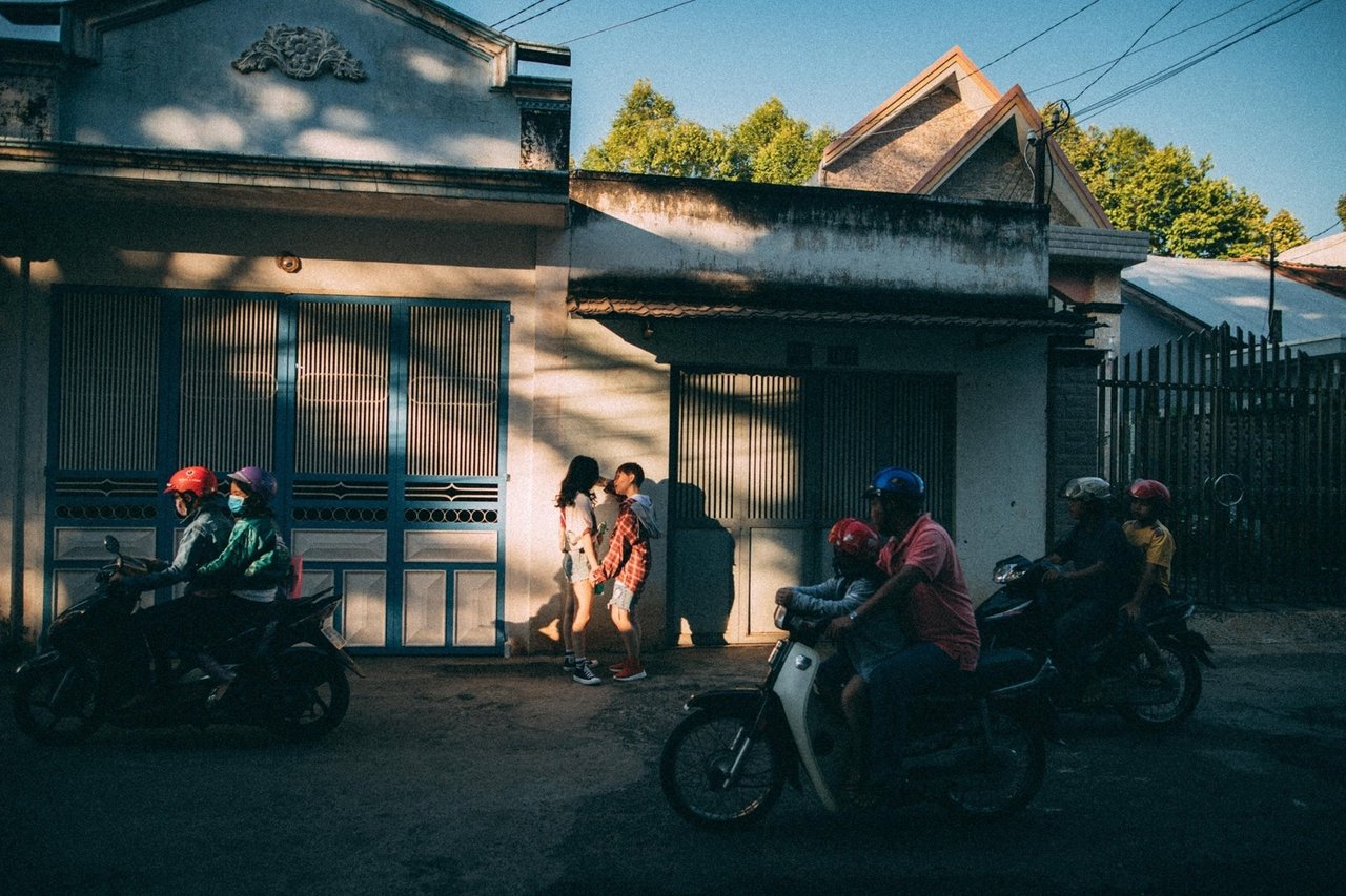 lim-tim-voi-bo-anh-say-tinh-cua-hai-co-gai-dong-tinh