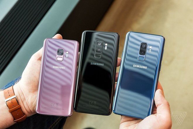 mwc-2018-samsung-s9s9-chinh-thuc-xuat-hien-voi-phong-cach-binh-cu-ruou-moi