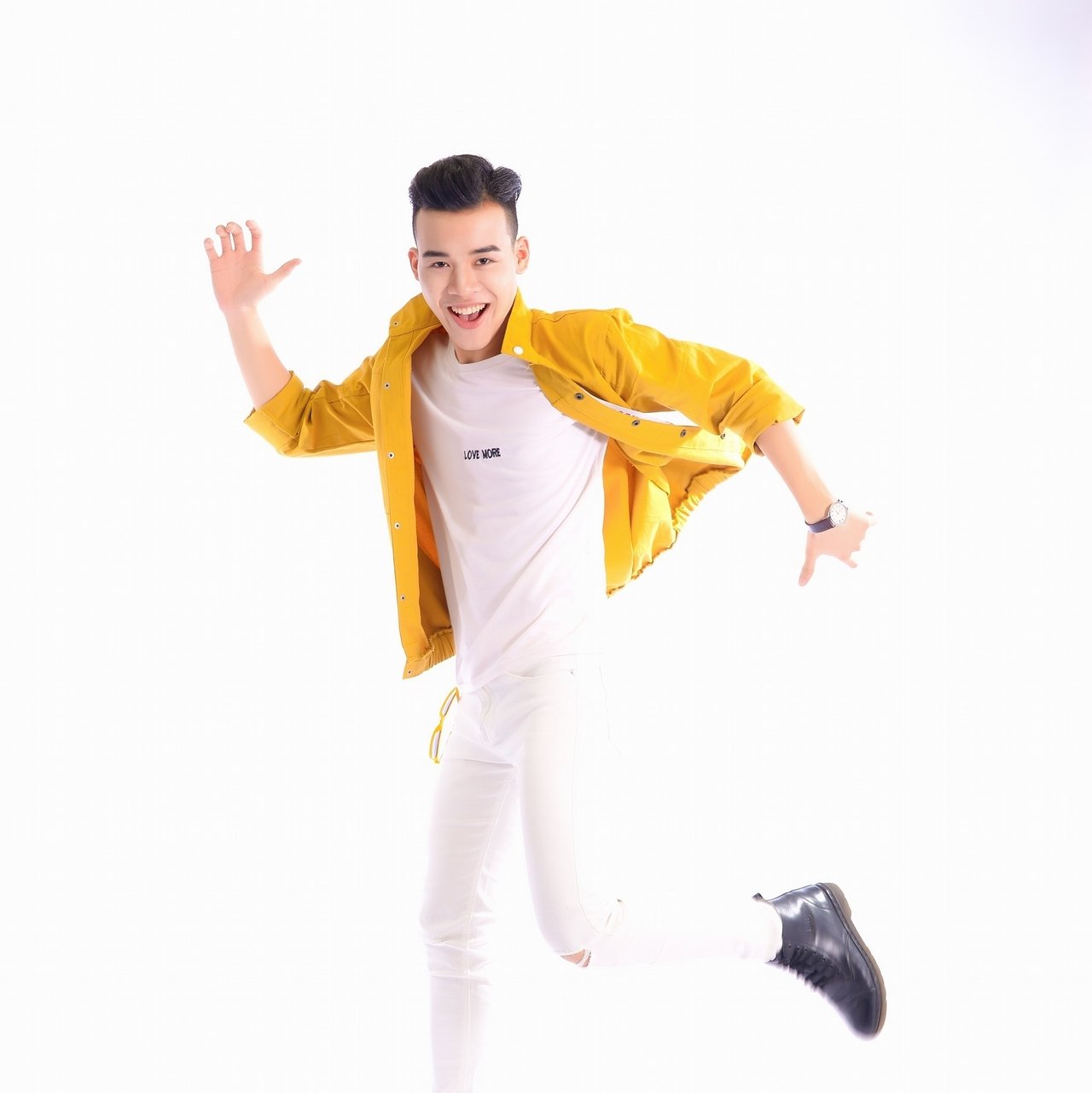 hoang-minh-quy-biet-minh-dang-di-toi-dau-khong-he-ao-tuong-ve-do-phu-song-cua-ban-than