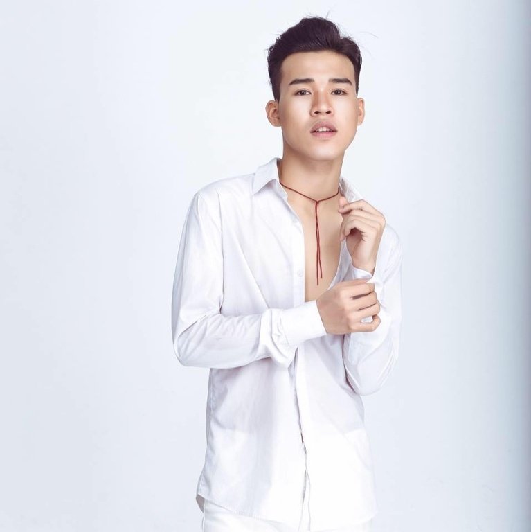 hoang-minh-quy-biet-minh-dang-di-toi-dau-khong-he-ao-tuong-ve-do-phu-song-cua-ban-than