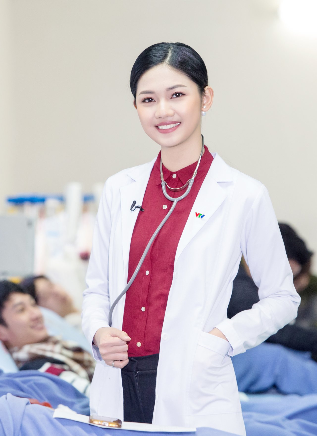nguoi-ham-mo-ngo-ngang-voi-vai-tro-moi-cua-a-hau-thanh-tu-tai-vtv24