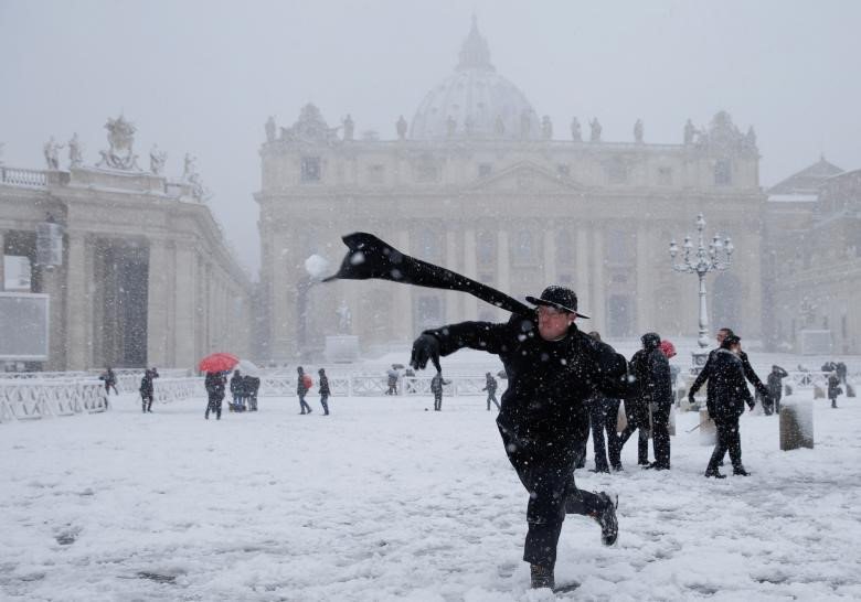 'Quái vật phương Đông' mang tuyết hiếm đến Rome
