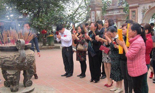 di-den-ong-hoang-bay-nen-khan-nhu-the-nao-cho-dung