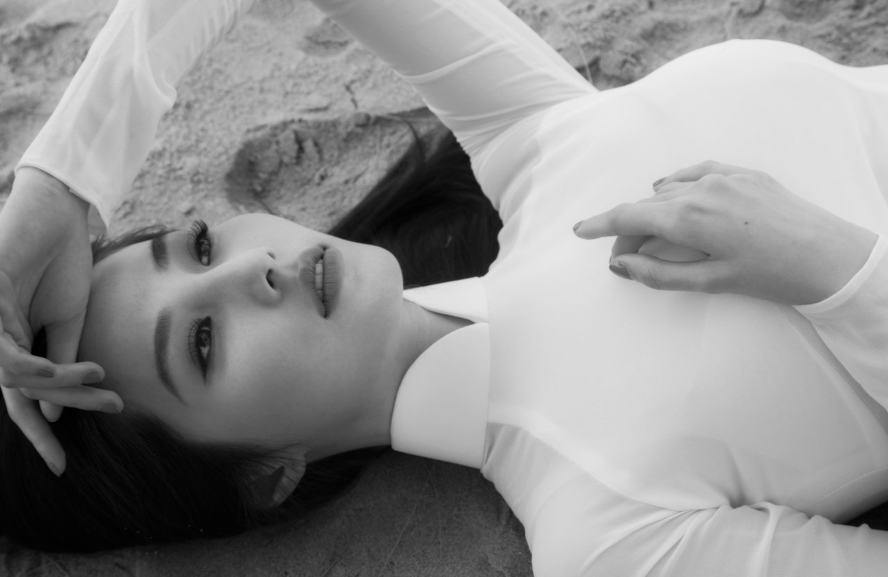 ngoc-nu-dien-anh-diem-my-ke-cau-chuyen-ve-tai-ao-dai-trong-bo-anh-doc-dao