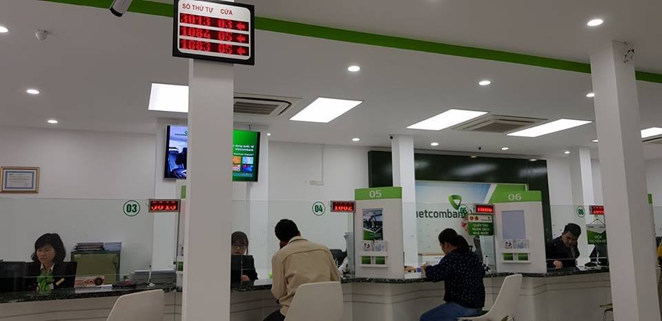 vietcombank-bi-to-ep-khach-hang-mua-bao-hiem-moi-duoc-vay-tien